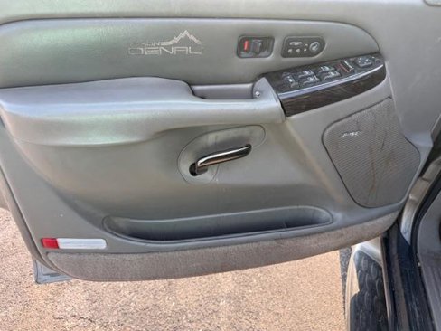 Used 2001 GMC Yukon XL Denali image 6
