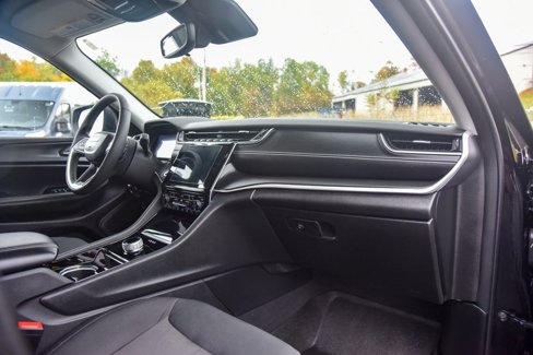 Certified 2023 Jeep Grand Cherokee Laredo w/ Luxury Tech Group I image 11