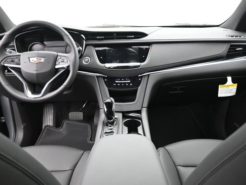 New 2025 Cadillac XT6 Luxury image 9