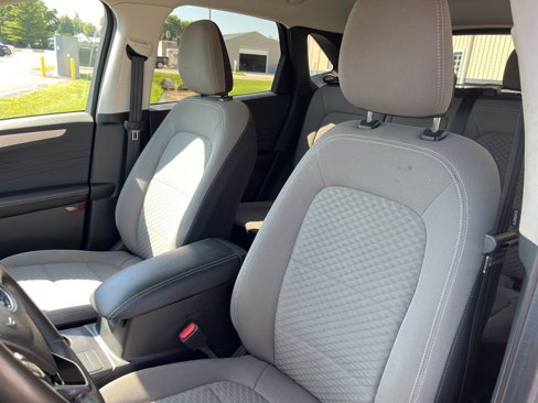 Used 2022 Ford Escape SE w/ SE Sport Appearance Package image 12