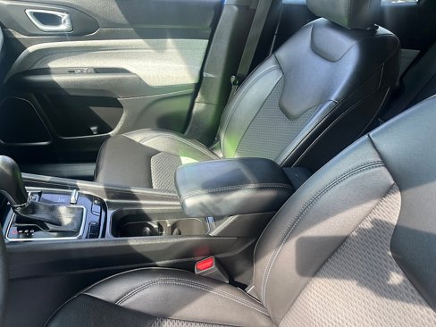 Used 2023 Jeep Compass Latitude image 21