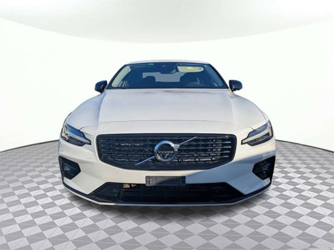 Used 2022 Volvo S60 B5 Momentum image 7