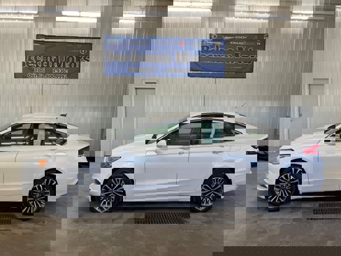 Used 2018 Ford Fusion SE w/ Fusion SE Technology Package image 2