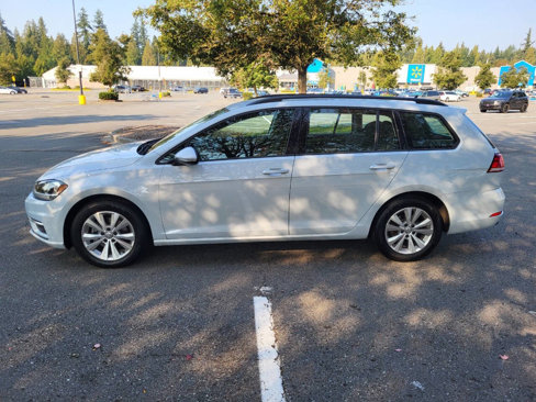 Used 2019 Volkswagen Golf S image 4