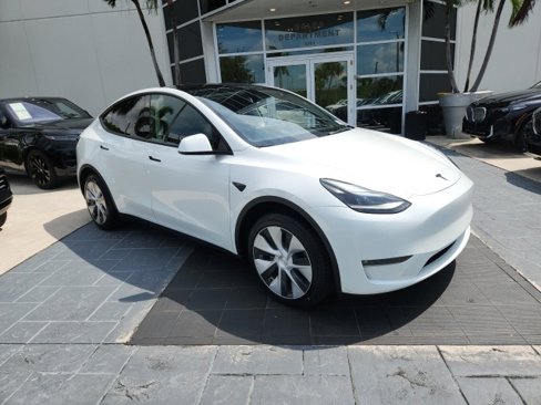 Used 2023 Tesla Model Y Long Range image 2