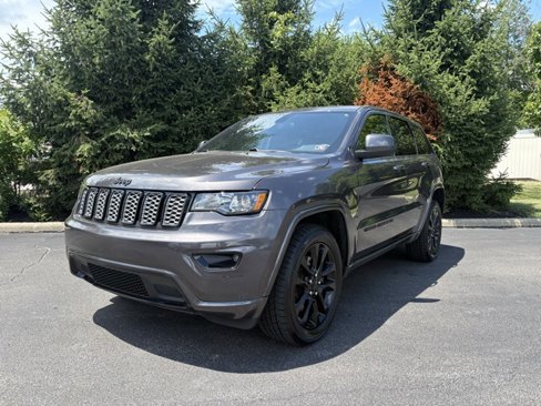 Used 2021 Jeep Grand Cherokee Laredo X image 1
