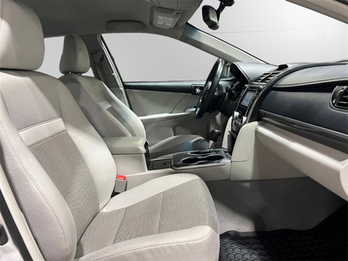 Used 2014 Toyota Camry XLE image 15