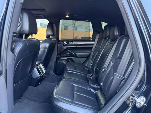 Used 2016 Porsche Cayenne image 15