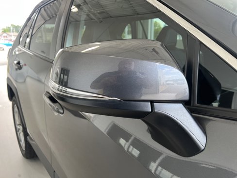 Used 2022 Toyota RAV4 XLE Premium image 8