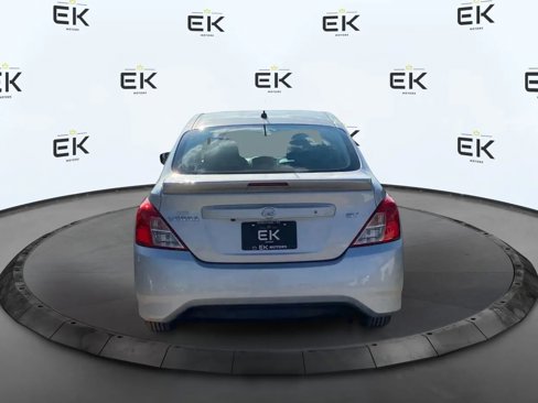 Used 2019 Nissan Versa SV image 4