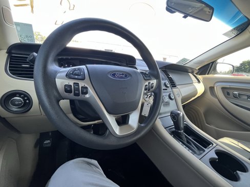 Used 2018 Ford Taurus SE image 10
