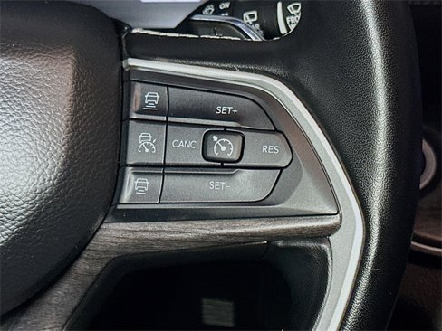 Certified 2022 Jeep Grand Cherokee Limited w/ Luxury Tech Group II image 35