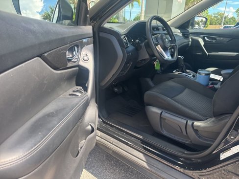 Used 2018 Nissan Rogue S image 3