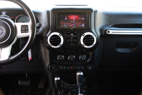 Used 2014 Jeep Wrangler Sahara image 20