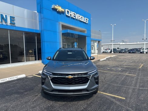 New 2025 Chevrolet Trax LT image 2