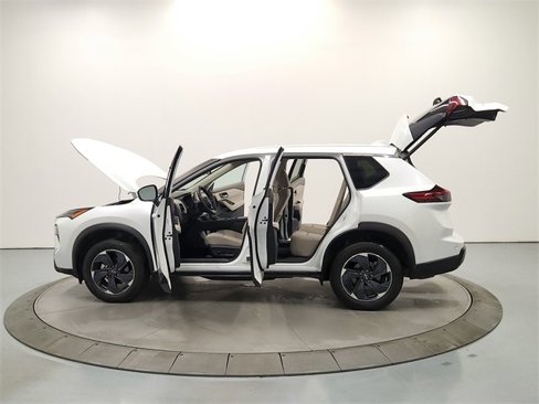 Used 2024 Nissan Rogue SV image 12
