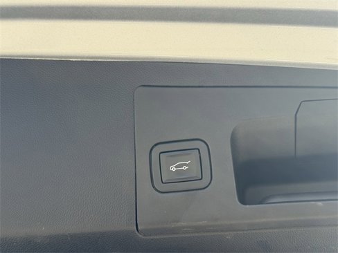 Used 2018 Cadillac XT5 Luxury w/ Driver Awareness Package image 34