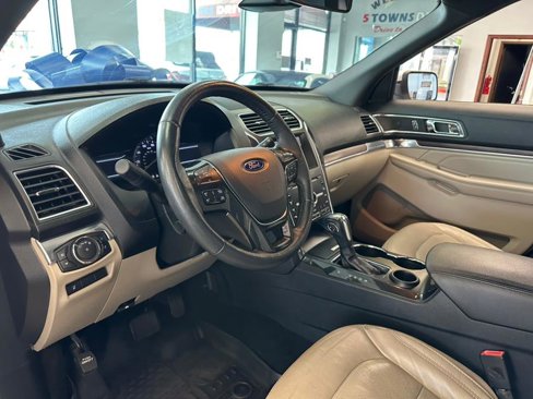 Used 2019 Ford Explorer Limited w/ Ford Safe & Smart Package image 29