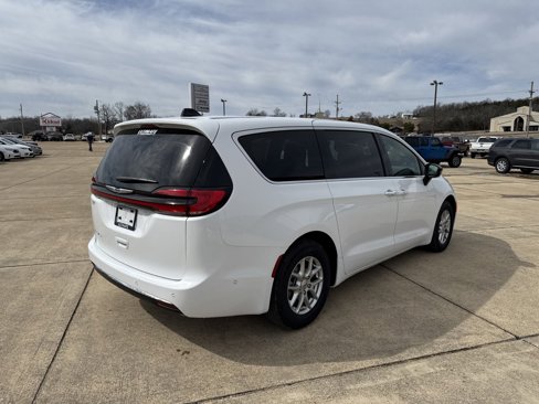 New 2025 Chrysler Pacifica Select image 17
