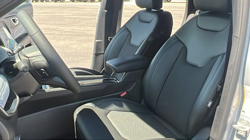 New 2025 Jeep Compass Latitude image 16