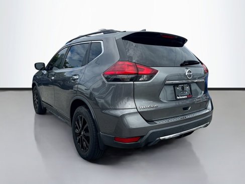 Used 2017 Nissan Rogue SV w/ Midnight Edition image 6