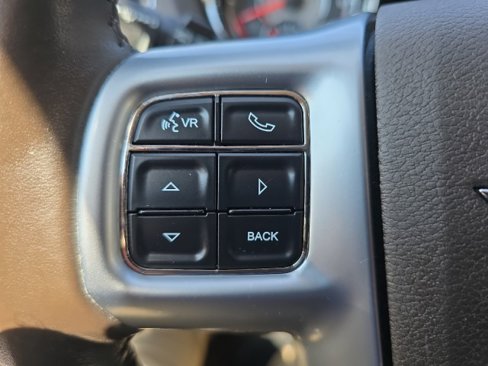 Used 2011 Chrysler Town & Country Touring-L w/ Driver Convenience Group image 20