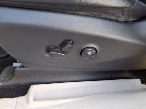 Certified 2021 Chrysler Pacifica Touring-L image 13