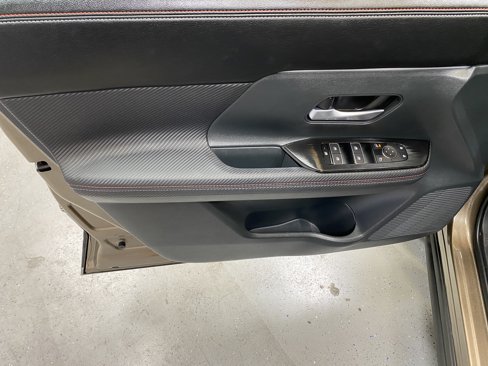 Used 2025 Nissan Kicks SR image 21