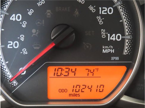 Used 2015 Toyota Yaris L image 9