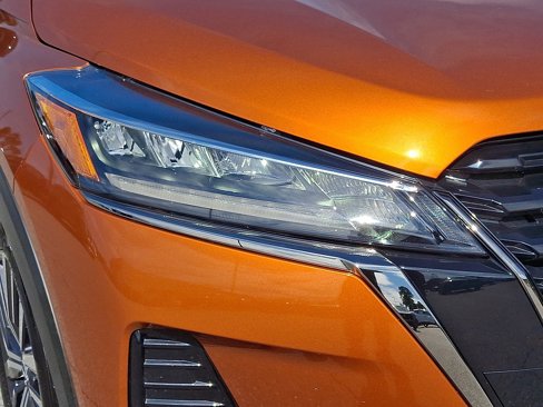 Certified 2024 Nissan Kicks SR w/ SR Premium Package image 9