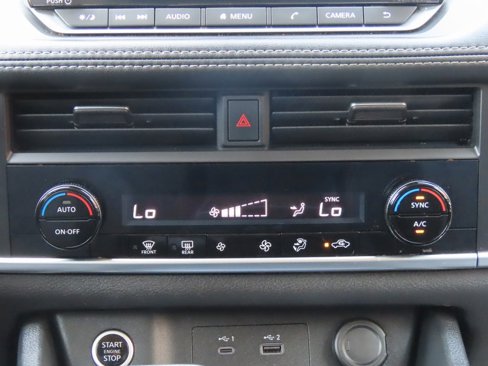 Used 2023 Nissan Rogue SV image 7