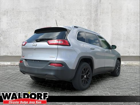 Used 2018 Jeep Cherokee Latitude Plus w/ Cold Weather Group image 2