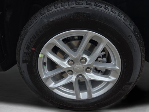 New 2025 Jeep Grand Cherokee Laredo image 29