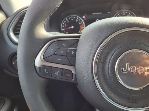 Certified 2022 Jeep Renegade Latitude image 19