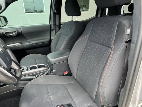 Used 2020 Toyota Tacoma TRD Sport image 17