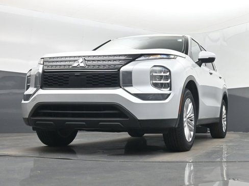 Used 2022 Mitsubishi Outlander ES image 32