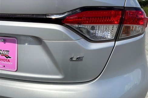 Used 2022 Toyota Corolla LE image 9