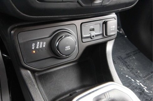 Used 2020 Jeep Renegade Limited image 24