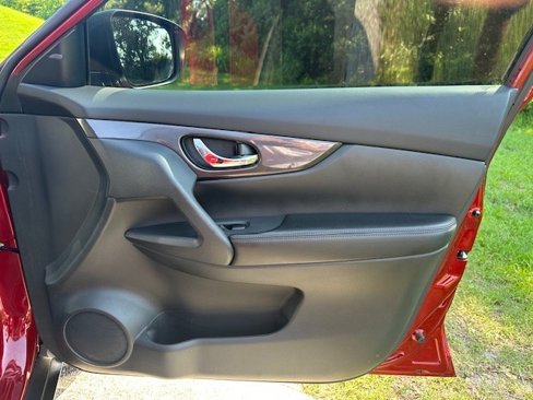 Used 2019 Nissan Rogue SV w/ Premium Package image 12