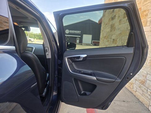 Used 2015 Volvo XC60 T5 Premier w/ Proximity Package image 10