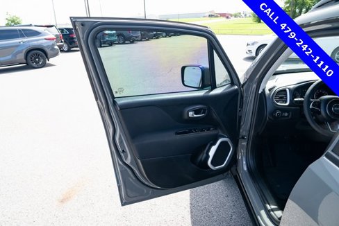 Used 2020 Jeep Renegade Latitude image 11