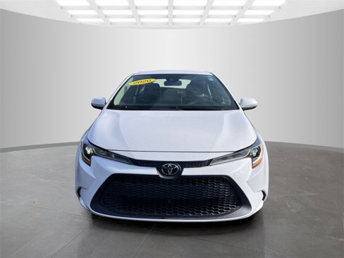 Used 2020 Toyota Corolla LE image 2