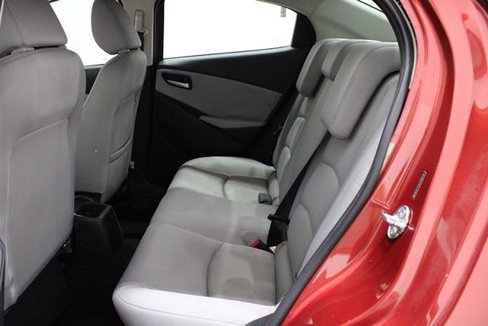 Used 2019 Toyota Yaris LE image 7