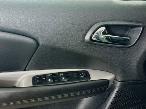 Used 2019 Dodge Journey SE image 16