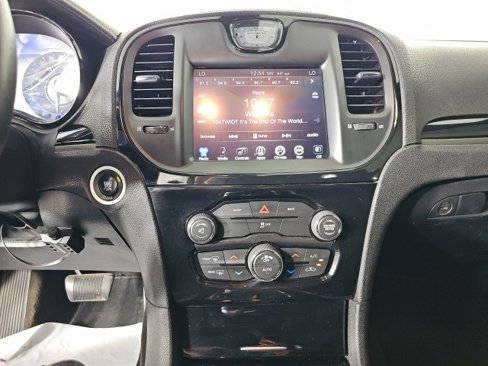 Certified 2016 Chrysler 300 S image 18
