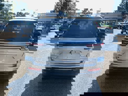 New 2025 Jeep Grand Cherokee Altitude image 6