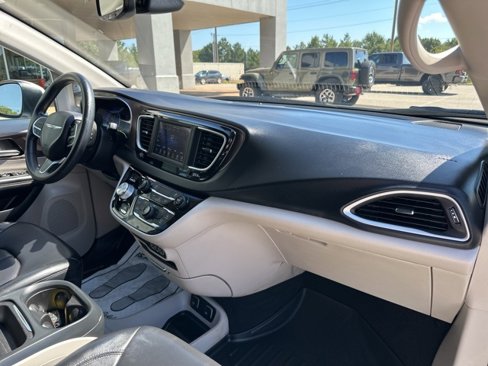 Used 2021 Chrysler Voyager Lxi image 54