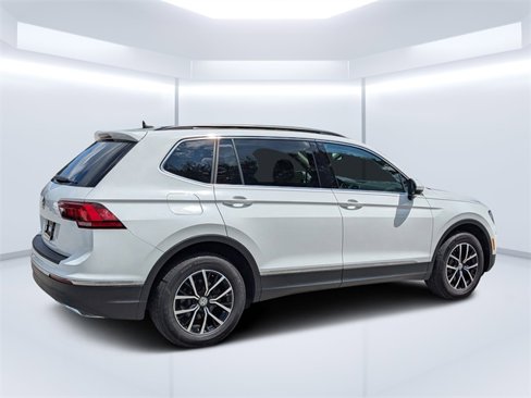 Certified 2021 Volkswagen Tiguan SE w/ Panoramic Sunroof Package image 3