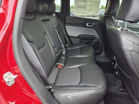 New 2025 Jeep Compass Latitude image 15