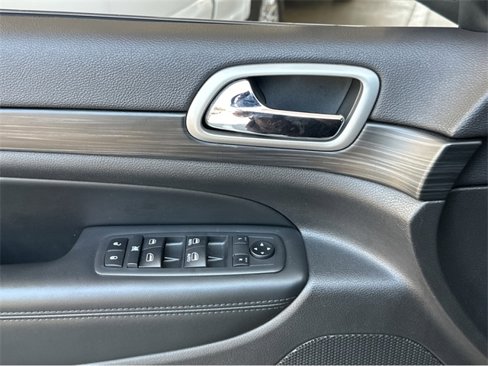 Used 2019 Jeep Grand Cherokee Altitude image 39